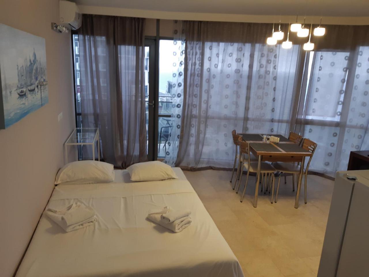 Apart Hotel Luxor 바투미 외부 사진